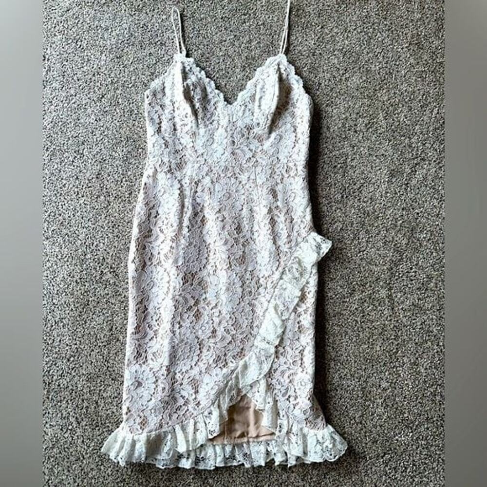 NWT M selfie Leslie lace dress